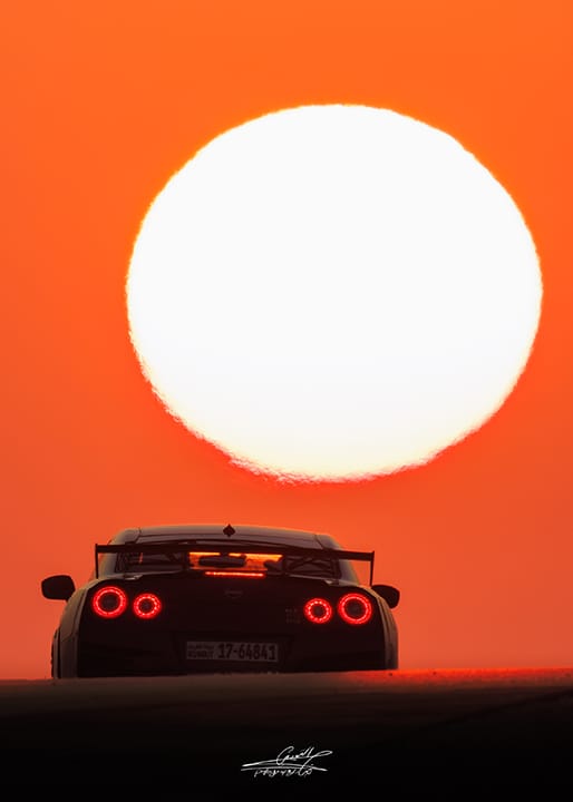 لوحة فنية رباعية مطبوعة على الألمنيوم - غروب السيارات في Gulf Run